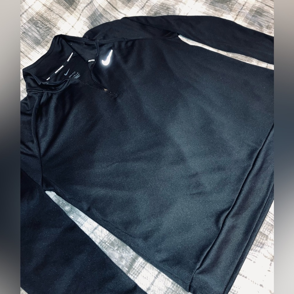 NWOT Women’s size Large, Nike 1/4 zip, lightweight, long sleeve running top